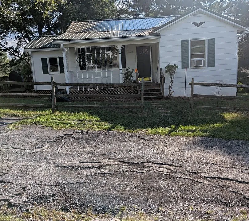 22 Conifer Ln