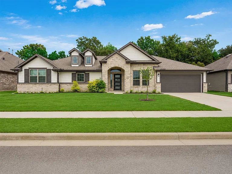 8510 Amber Bend Dr — Photo 1