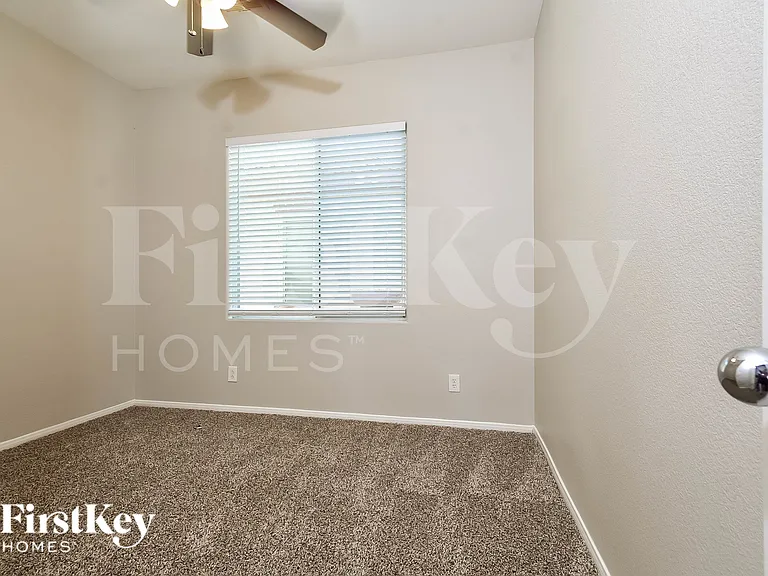 10552 Lessona St — Photo 16