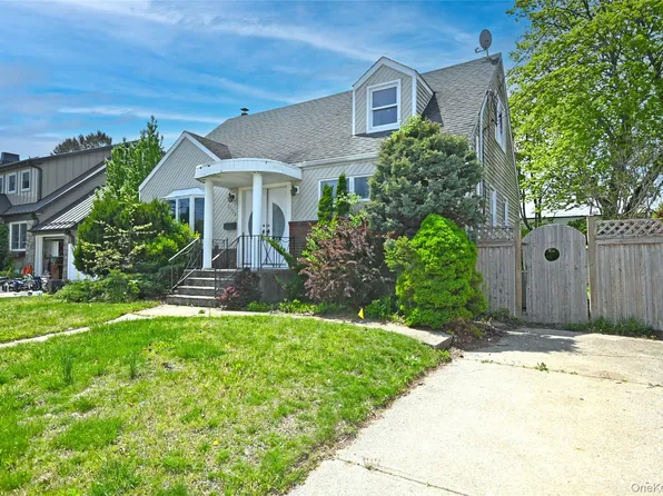 2198 Willow Street, Wantagh, NY 11793