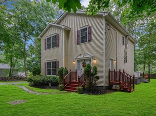 4 Rosewell Ave, Shoreham, NY 11786