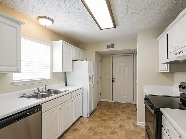 305 Indian Park Dr — Photo 8