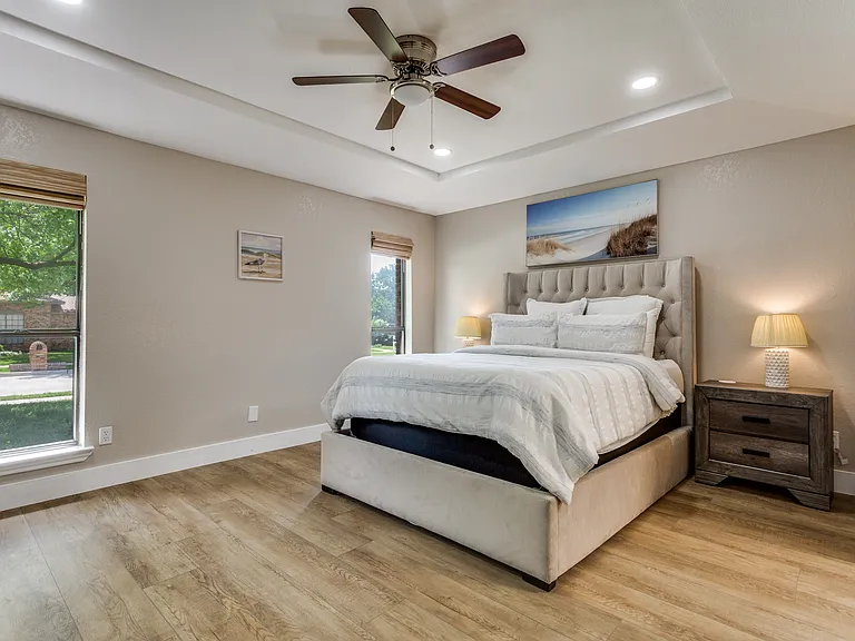 926 Hillside Ln — Photo 5