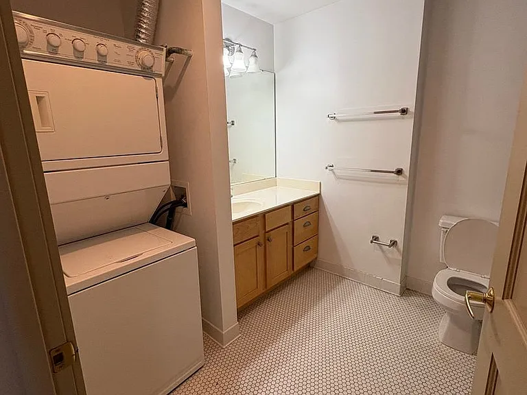 Theresa Park Loft Apartments — Photo 18