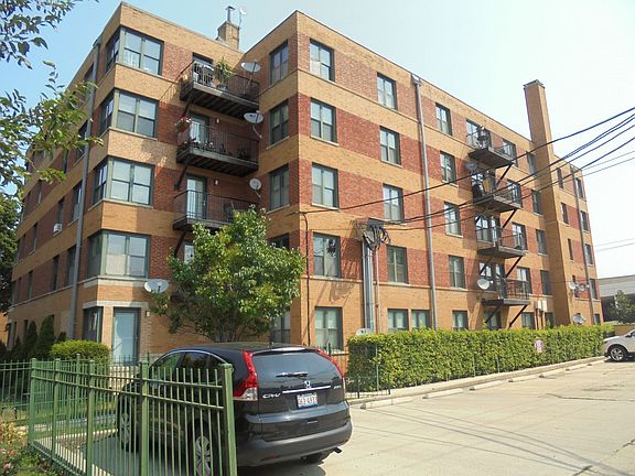 2nd image of 2545 W Catalpa Ave APT 4B