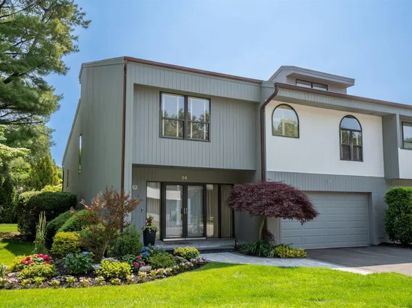 94 Eagle Chase #., Woodbury, NY 11797