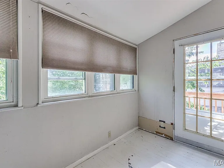 5058 Winona Ave — Photo 17
