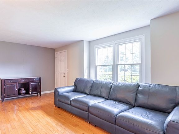 2nd image of 30 Lochmere Ln #30