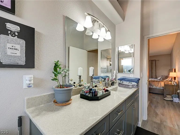 2050 Los Feliz St #183 — Photo 41