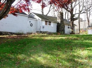 18 Eden Hill Rd, Newtown, CT 06470