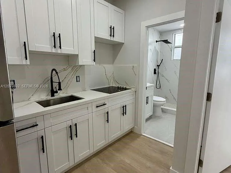 2425 SW 6th St #3 — Photo 2