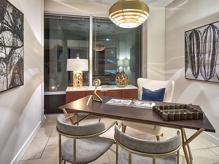 Icon Norfolk Apartments — Photo 16