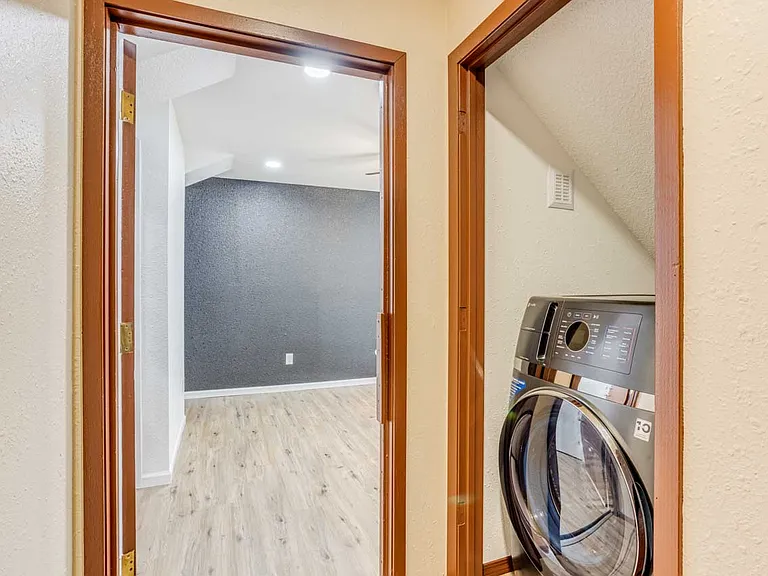 307 S Seneca St #101 — Photo 16
