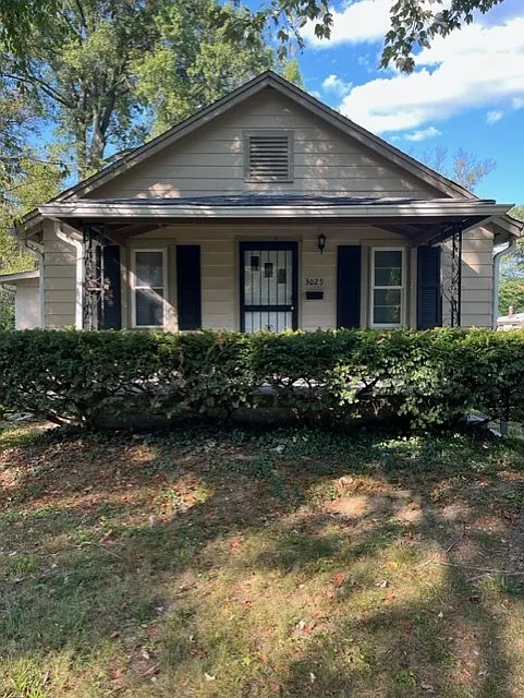 3 bed, 1160 sqft, $1,300 — Photo 1