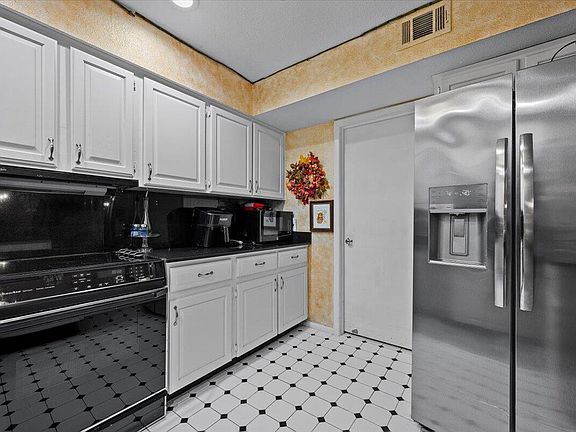 3rd image of 1562 SE Lynshire Court