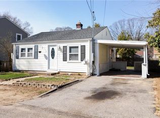 101 Oak Crest Dr, Riverside, RI 02915