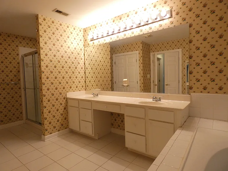 1203 Fairfax Woods Dr — Photo 21
