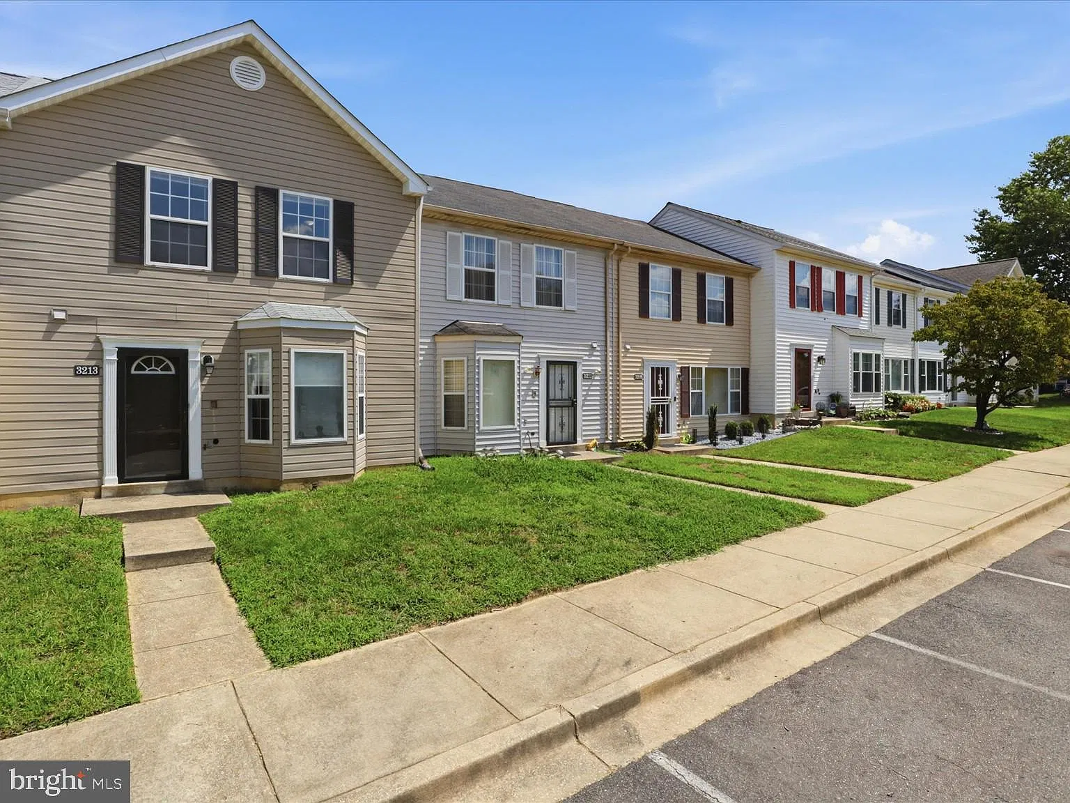 3 bed, 2.5 bath, 1288 sqft, $2,300 — Photo 4