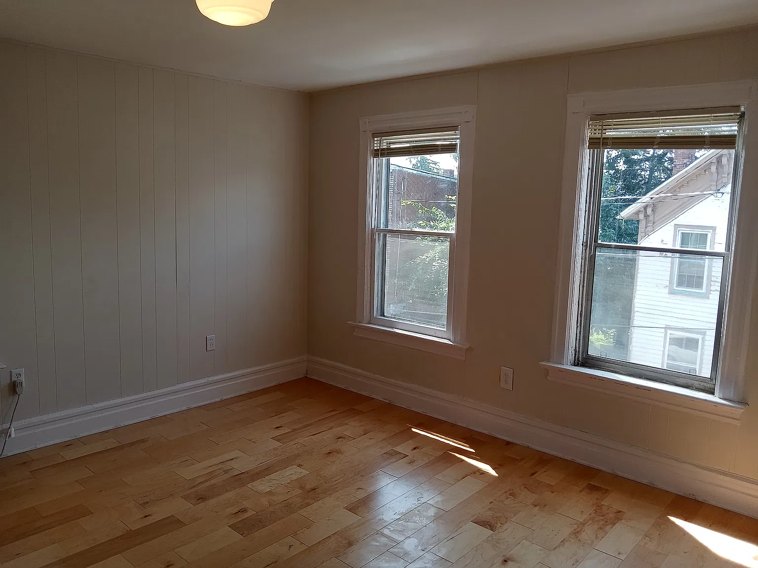 226 Robinson St — Photo 3