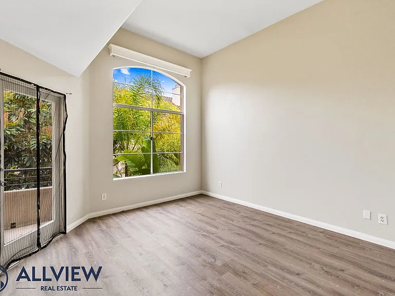 33 Silverwind — Photo 14