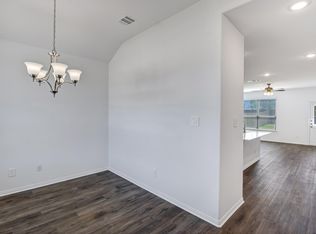 211 Still Glen Dr, Terrell, TX 75160