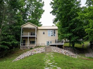 1415 Lakeshore Dr S, Goreville, IL 62939
