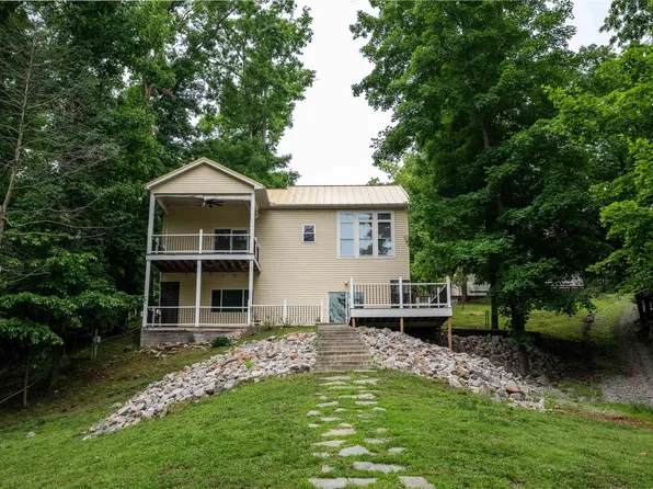 1415 Lakeshore Dr S, Goreville, IL 62939