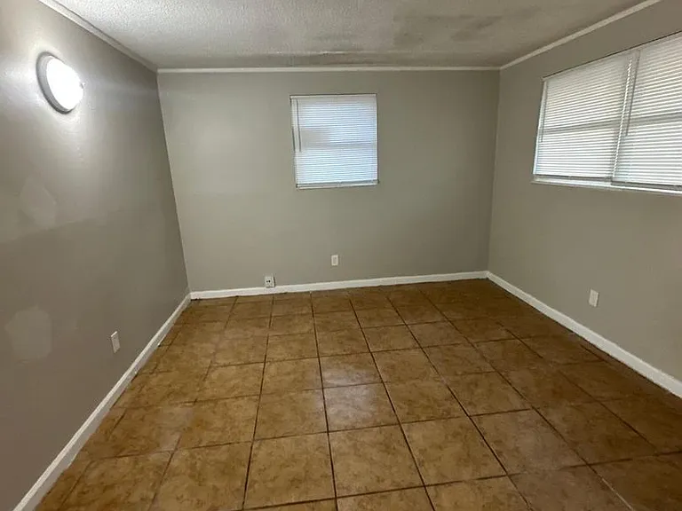 2851 Sophia St — Photo 16