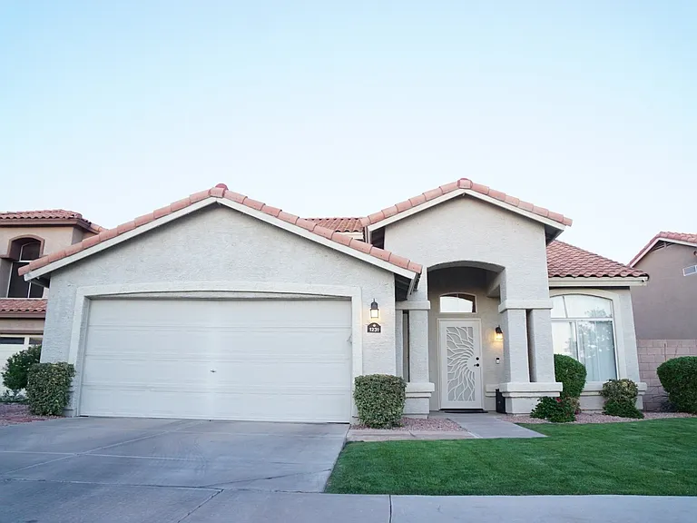 1231 N Firehouse Ct — Photo 1