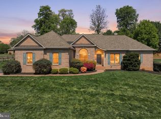 2246 Spangler Cir, York, PA 17406
