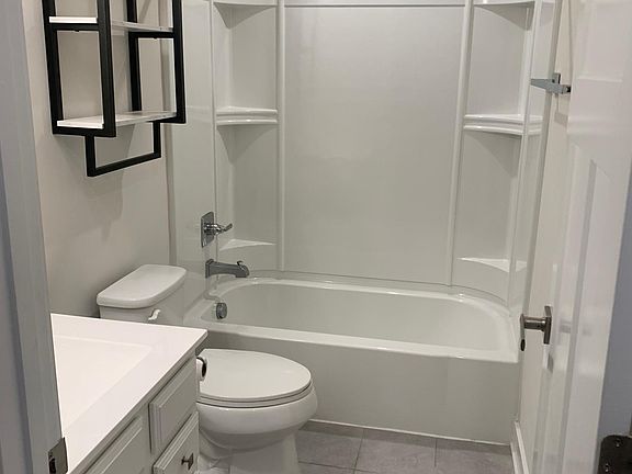 Downstairs ensuite bathroom