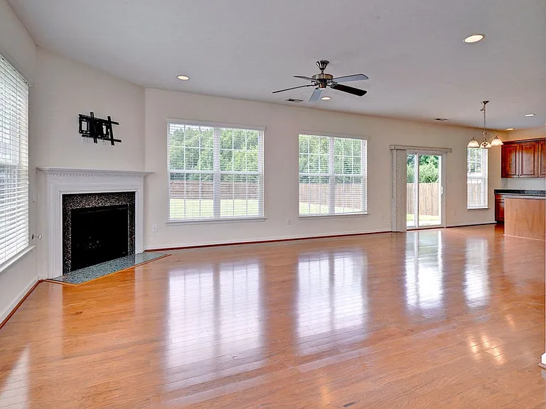 4688 Yeardley Loop — Photo 8