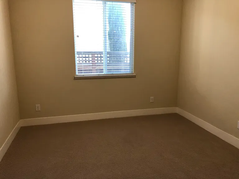 1914 Balsam Ct — Photo 43