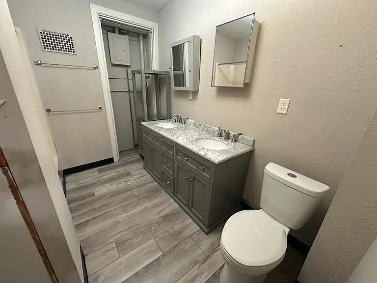 1025 E Washington St #2 — Photo 13