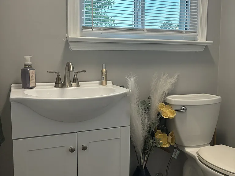129 Hughes Ave — Photo 8