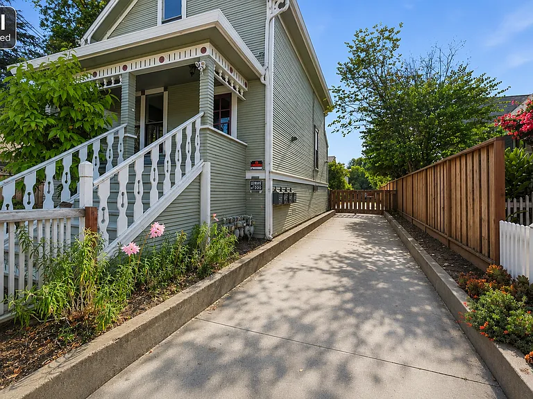 Charming Victorian Home & Spacious Yard — Photo 26
