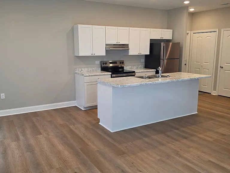 302 Thomas St — Photo 4