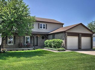 1555 Brittany Ln, Hoffman Estates, IL 60192