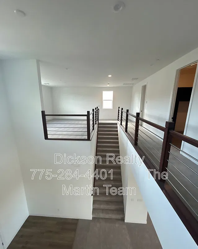 5 bed, 4.5 bath, 4263 sqft, $4,200 — Photo 2
