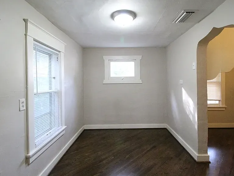 4613 Cambridge St — Photo 4