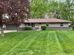 4586 Comet Dr, Machesney Park, IL 61115