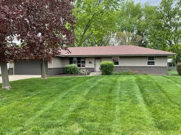 4586 Comet Dr, Machesney Park, IL 61115