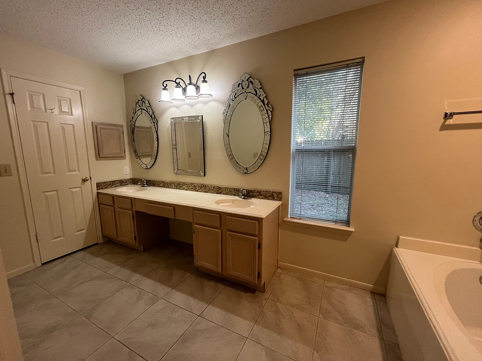 3 bed, 1752 sqft, $2,000 — Photo 4