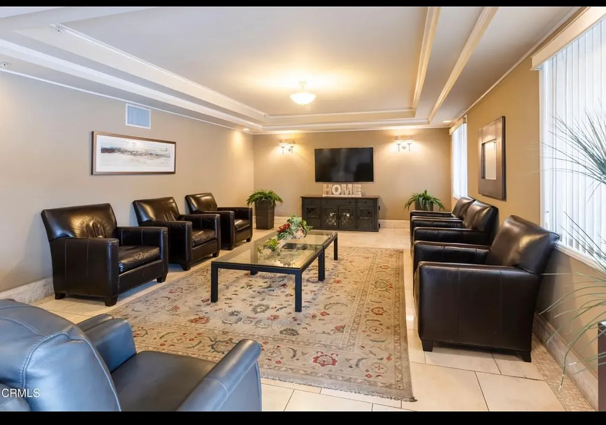 1 bed, 670 sqft, $1,999 — Photo 2