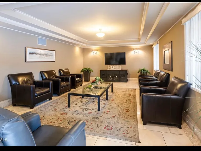 620 S Gramercy Pl #310 — Photo 2