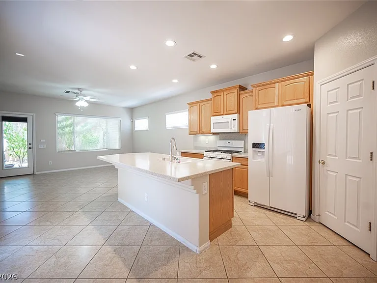 10474 Howling Coyote Ave — Photo 14