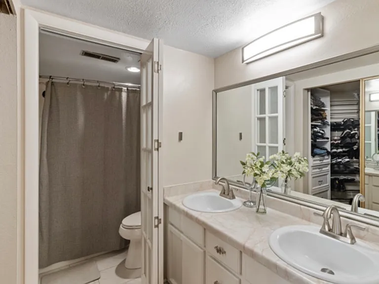 1498 E Foxboro Dr S #1 — Photo 12