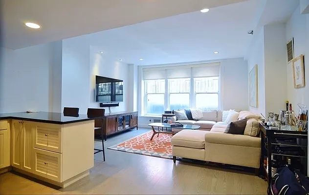 Rented by Park Property Advisors | media 1