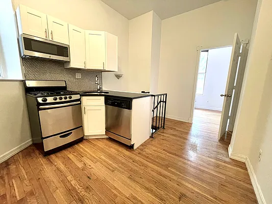 Rented by J PRESTON AND ASSOCIATES INC | media 10