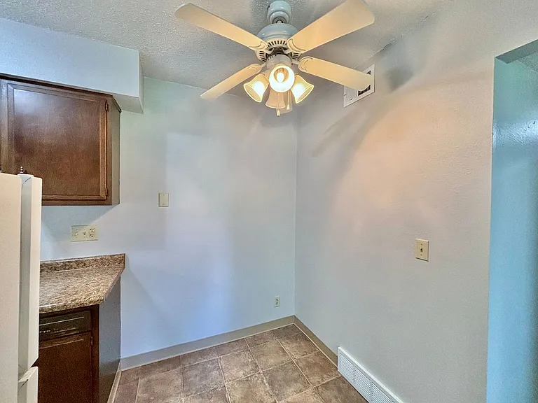 Breckenridge Davenport Apartments — Photo 40